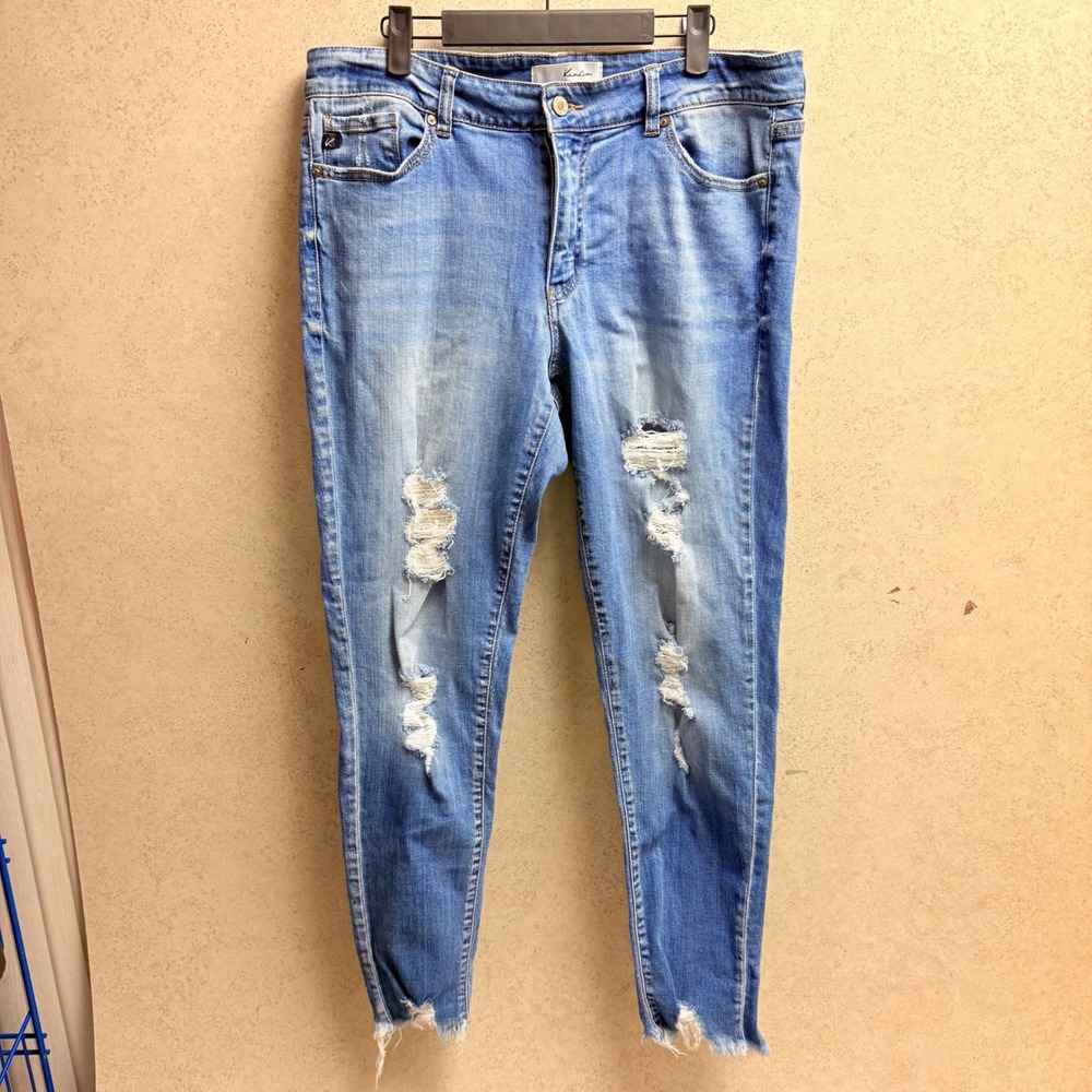 Kancan Sz XL Womens Skinny Distressed Light Wash Denim‎ Raw Hem Stretch
